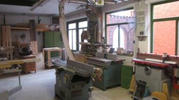 Werkstatt mit Maschinen