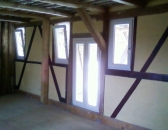 Fenster und Fenstertür im Fachwerk