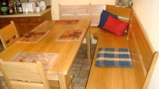 Essecke mit Eckbank und Tisch