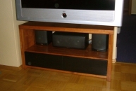 Fernsehschrank aus Holz