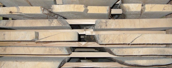 Holzbretter im Lager